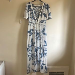 ✨END OF YEAR SALE✨ Amuse Society Seaside Floral Print Maxi Dress White and Blue